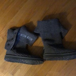 Woman’s Gray Classic Cardy boots.